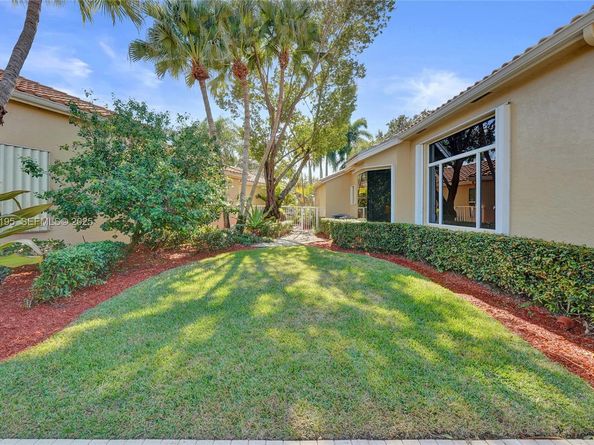 2456 Bay Isle Ct, Weston FL 33327