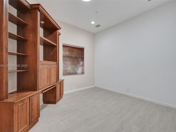 2456 Bay Isle Ct, Weston FL 33327