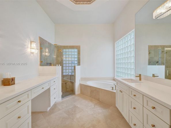 2456 Bay Isle Ct, Weston FL 33327