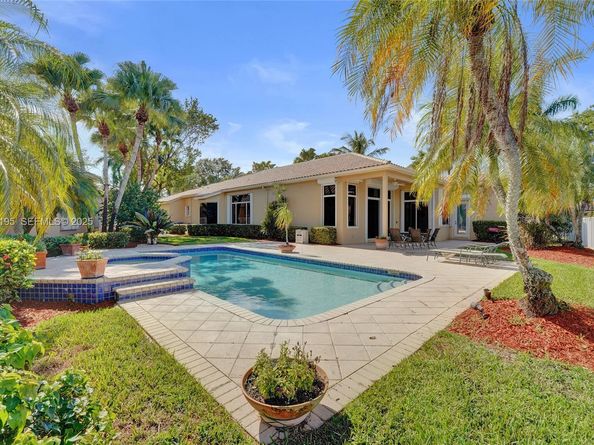 2456 Bay Isle Ct, Weston FL 33327