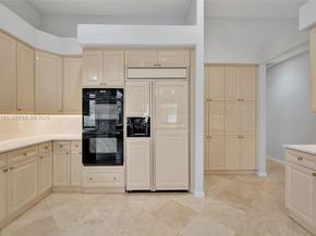 2456 Bay Isle Ct, Weston FL 33327