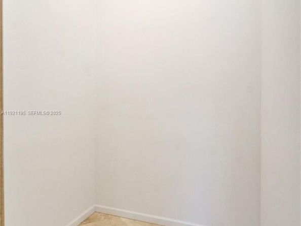 2456 Bay Isle Ct, Weston FL 33327