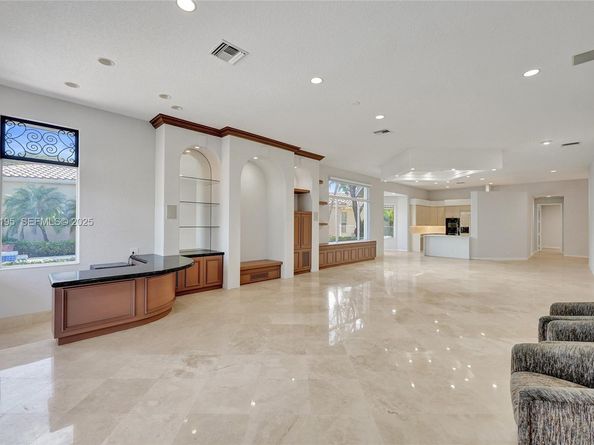 2456 Bay Isle Ct, Weston FL 33327