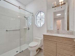 2456 Bay Isle Ct, Weston FL 33327