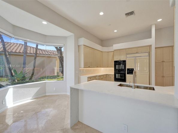 2456 Bay Isle Ct, Weston FL 33327