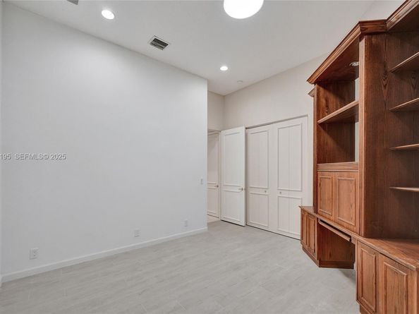 2456 Bay Isle Ct, Weston FL 33327