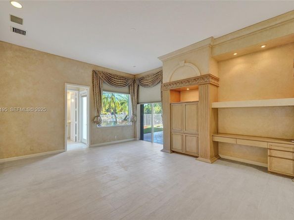 2456 Bay Isle Ct, Weston FL 33327