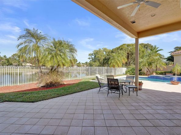 2456 Bay Isle Ct, Weston FL 33327