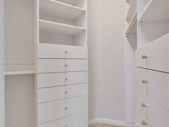 2456 Bay Isle Ct, Weston FL 33327