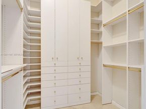 2456 Bay Isle Ct, Weston FL 33327