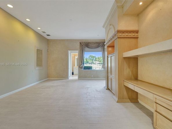 2456 Bay Isle Ct, Weston FL 33327