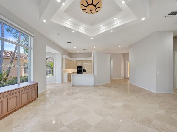 2456 Bay Isle Ct, Weston FL 33327