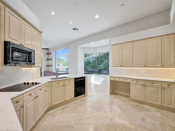 2456 Bay Isle Ct, Weston FL 33327