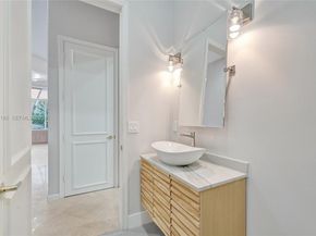 2456 Bay Isle Ct, Weston FL 33327