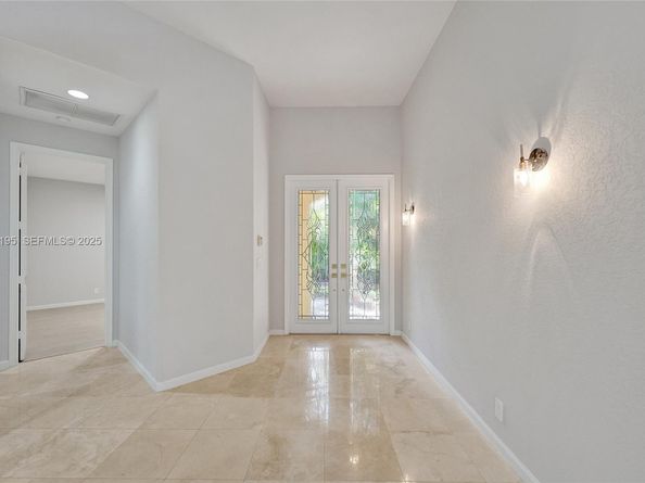 2456 Bay Isle Ct, Weston FL 33327
