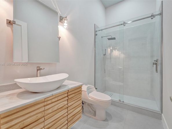 2456 Bay Isle Ct, Weston FL 33327