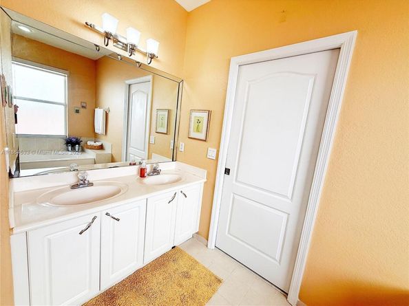 16032 SW 63rd Ter, Miami FL 33193