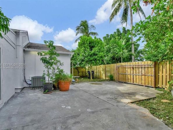 6391 SW 39th St, Miami FL 33155