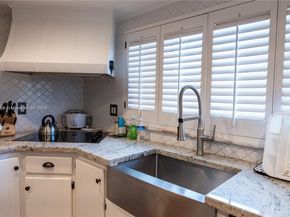 3561 NE 13th Ave, Oakland Park FL 33334