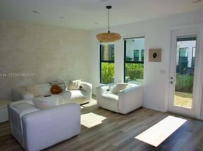 8352 NW 7th Pl, Plantation FL 33324