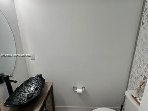 8352 NW 7th Pl, Plantation FL 33324