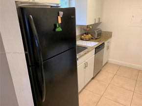 183 Lakeview Dr 203, Weston FL 33326