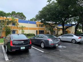 183 Lakeview Dr 203, Weston FL 33326