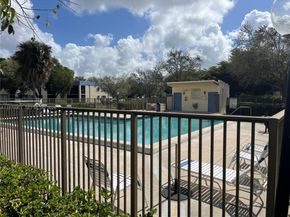 183 Lakeview Dr 203, Weston FL 33326