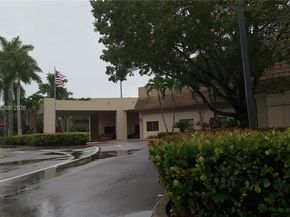 183 Lakeview Dr 203, Weston FL 33326