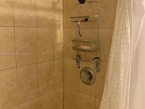 183 Lakeview Dr 203, Weston FL 33326