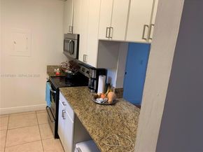 183 Lakeview Dr 203, Weston FL 33326
