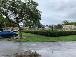 183 Lakeview Dr 203, Weston FL 33326