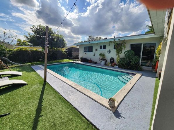 2140 SW 36th Ave, Fort Lauderdale FL 33312