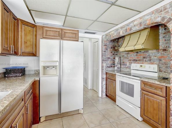 1600 SW 72nd Ave, Plantation FL 33317