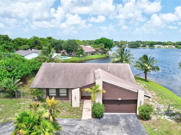 1600 SW 72nd Ave, Plantation FL 33317