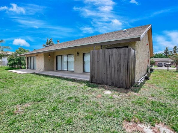 1600 SW 72nd Ave, Plantation FL 33317