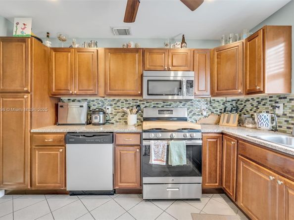 1200 NW 41st St, Oakland Park FL 33309