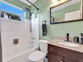 1200 NW 41st St, Oakland Park FL 33309