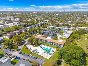 1101 Hillcrest Ct 206, Hollywood FL 33021