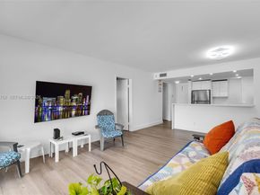 1101 Hillcrest Ct 206, Hollywood FL 33021