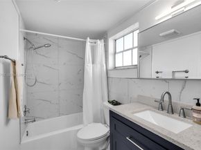 1101 Hillcrest Ct 206, Hollywood FL 33021