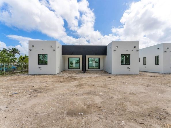 12381 SW 220th St, Miami FL 33170