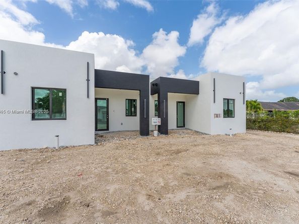12381 SW 220th St, Miami FL 33170