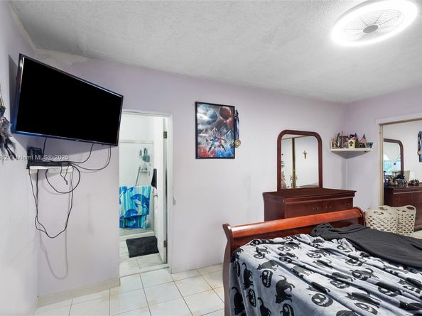 641 NE 56th Ct, Oakland Park FL 33334