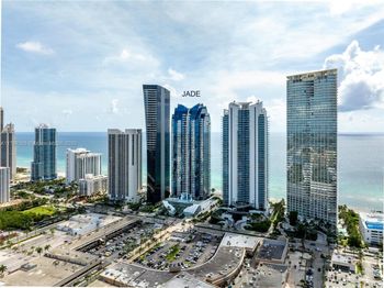 17121 Collins Ave