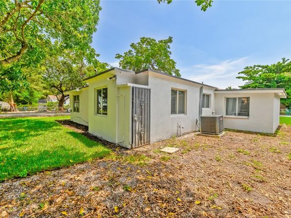 16200 NE 3rd Ave, Miami FL 33162