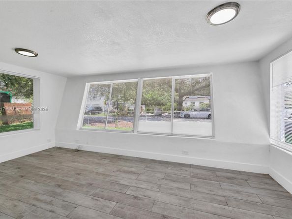 16200 NE 3rd Ave, Miami FL 33162