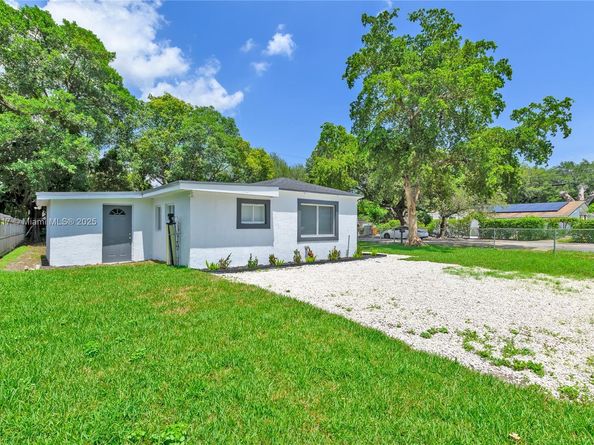 16200 NE 3rd Ave, Miami FL 33162