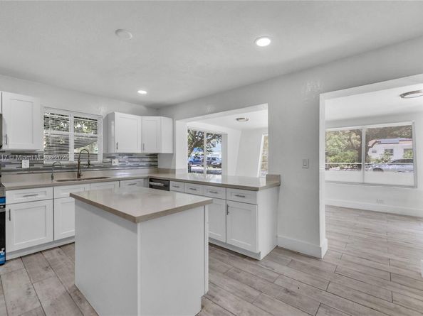 16200 NE 3rd Ave, Miami FL 33162