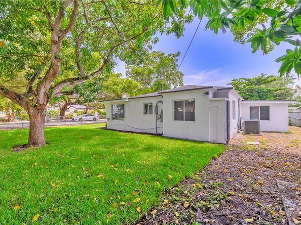 16200 NE 3rd Ave, Miami FL 33162